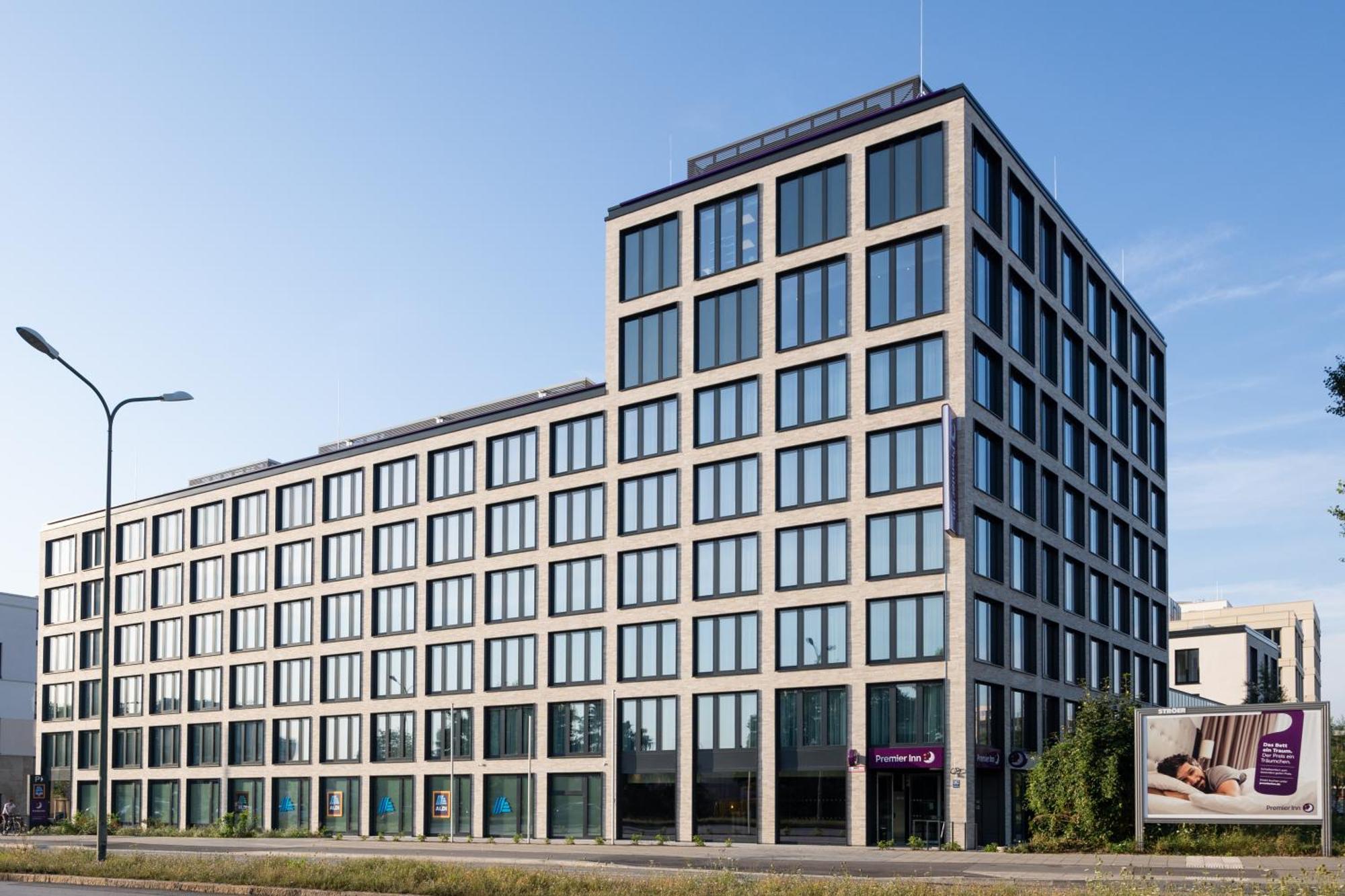 Premier Inn Muenchen City Schwabing Exteriör bild